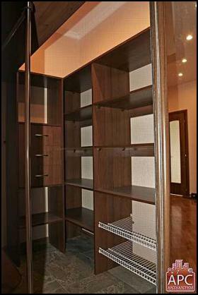 угловой гардеробный шкаф